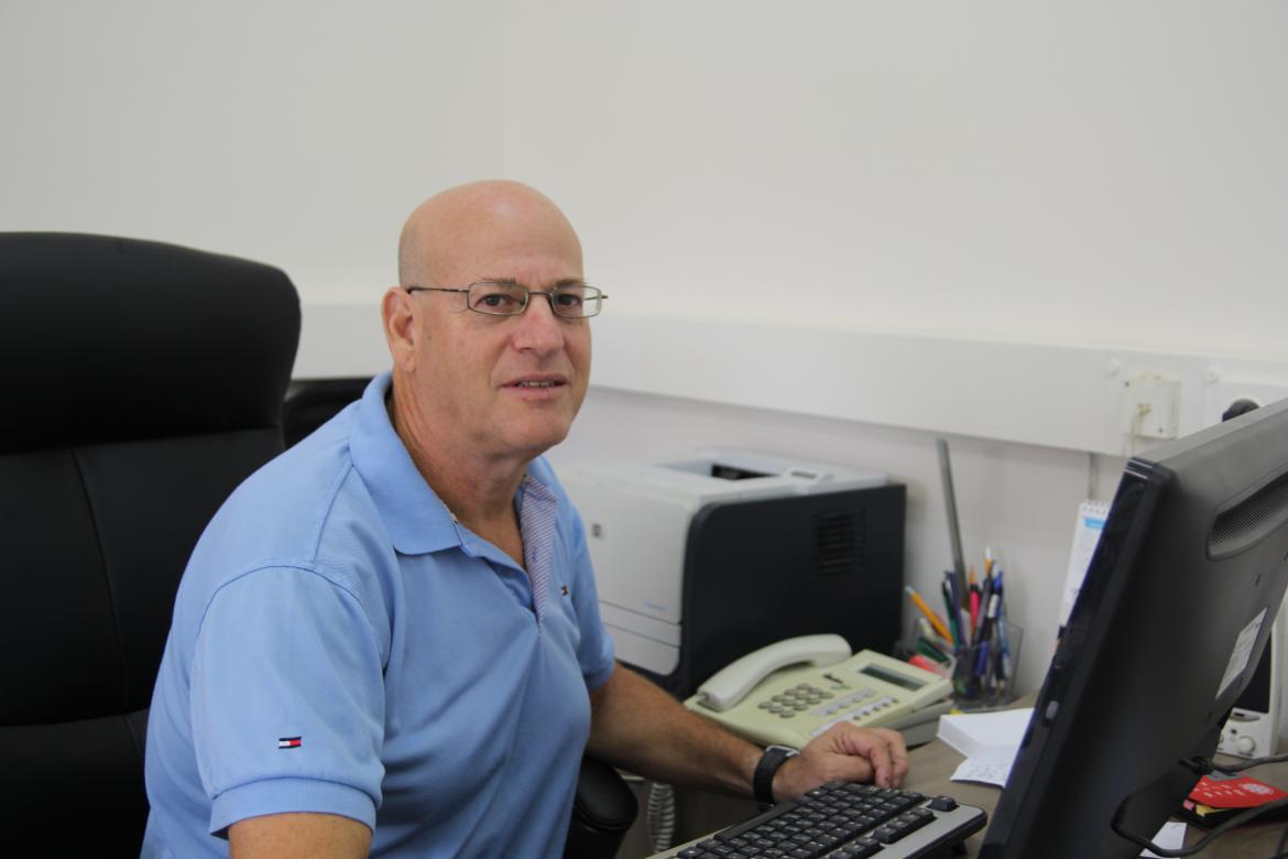 ניב בר גיא